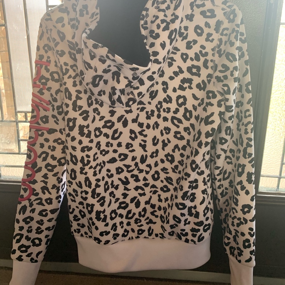 Size M Billabong sweater